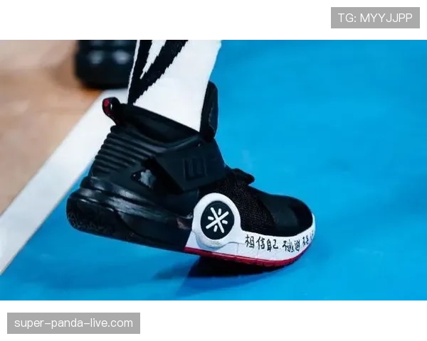 刷到赵继伟赛后自拍，那鞋一看就比我一个月工资贵，心态凉了